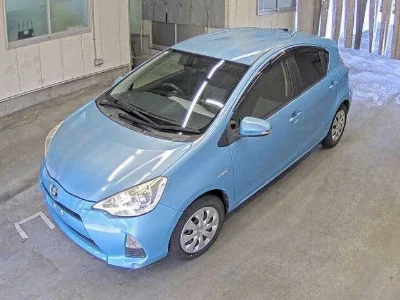 TOYOTA AQUA 4