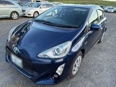 TOYOTA AQUA 1