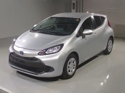 TOYOTA AQUA 1