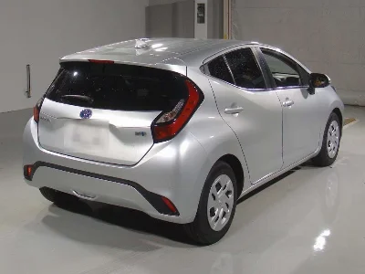 TOYOTA AQUA 2