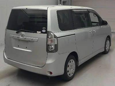 Статистика аукционов Toyota Voxy