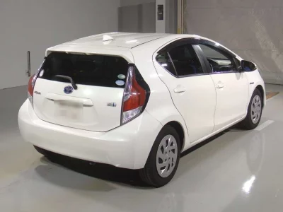 TOYOTA AQUA 2