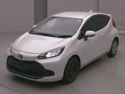 TOYOTA AQUA 1