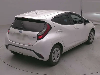 TOYOTA AQUA 2
