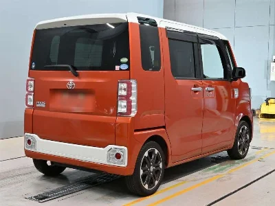 Toyota Pixis Mega