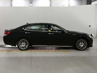 TOYOTA CROWN MAJESTA