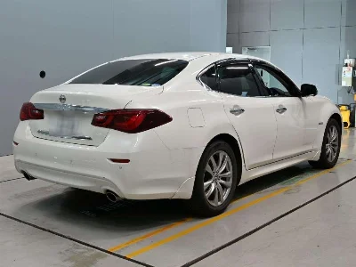 NISSAN FUGA
