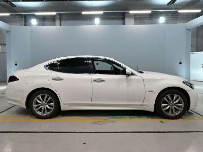 NISSAN FUGA