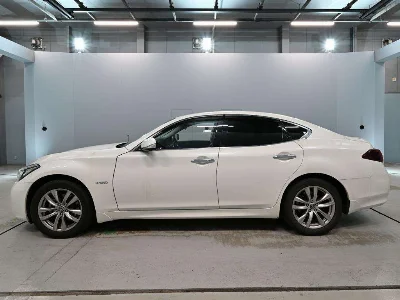 NISSAN FUGA