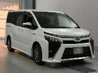 Цена авто Toyota Voxy с аукционов Японии, номер кузова ZWR80W, пробег 82 000, оценка 6