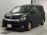 Цена авто Toyota Voxy с аукционов Японии, номер кузова ZRR70W, пробег 180 000, оценка 2