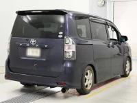 Цена авто Toyota Voxy с аукционов Японии, номер кузова ZRR70W, пробег 180 000, оценка 2