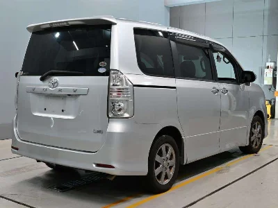 Статистика аукционов Toyota Voxy