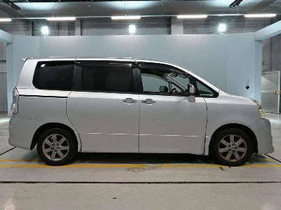 Статистика аукционов Toyota Voxy