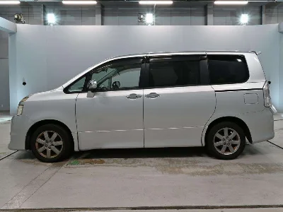 Статистика аукционов Toyota Voxy