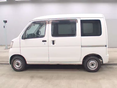 TOYOTA PIXIS VAN