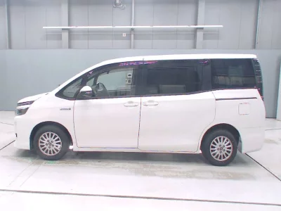 Статистика аукционов Toyota Voxy