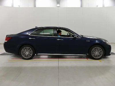 TOYOTA CROWN MAJESTA