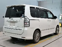 Цена авто Toyota Voxy с аукционов Японии, номер кузова ZRR70W, пробег 138 000, оценка 2