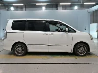 Цена авто Toyota Voxy с аукционов Японии, номер кузова ZRR70W, пробег 138 000, оценка 2