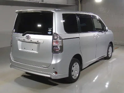 Статистика аукционов Toyota Voxy