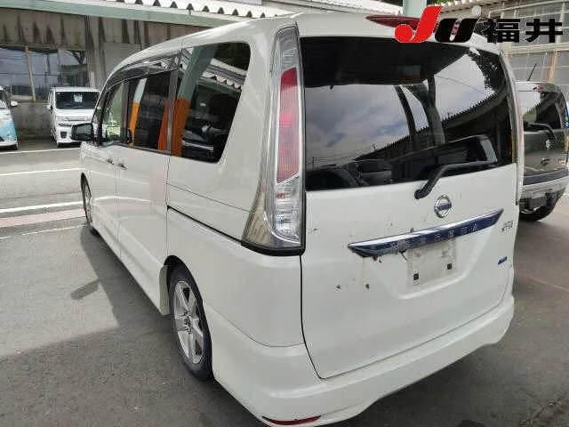Nissan Serena  с аукциона в Японии