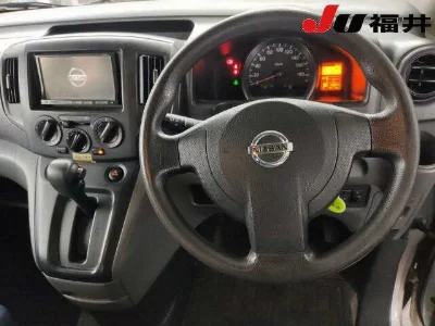 NISSAN NV200 4