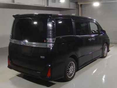 Статистика аукционов Toyota Voxy