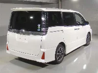 Цена авто Toyota Voxy с аукционов Японии, номер кузова ZRR80W, пробег 60 000, оценка 2