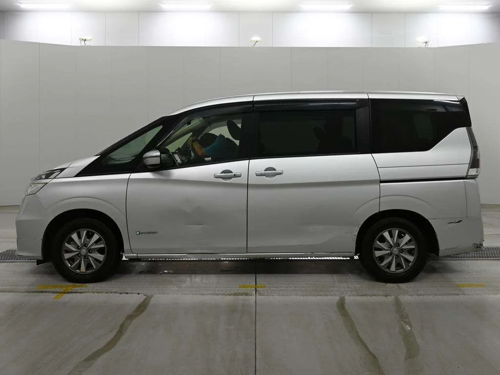 Nissan Serena  с аукциона в Японии