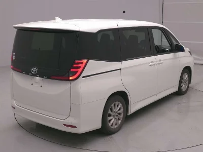 TOYOTA NOAH 2