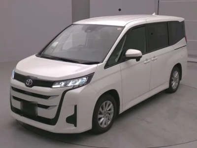 TOYOTA NOAH 1
