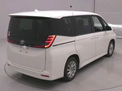 TOYOTA NOAH 2