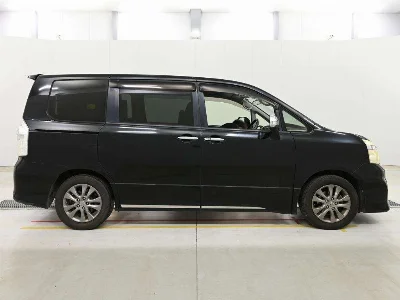 Статистика аукционов Toyota Voxy