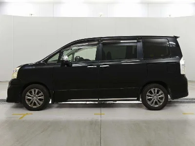 Статистика аукционов Toyota Voxy