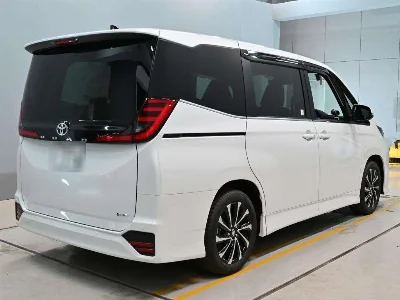 TOYOTA NOAH 2