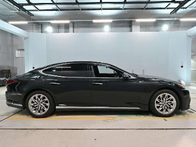Lexus LS500h