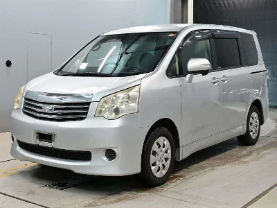TOYOTA NOAH 1