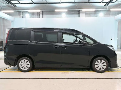 TOYOTA NOAH 3