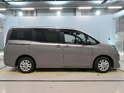 TOYOTA NOAH 2