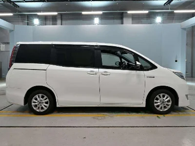 TOYOTA NOAH 3