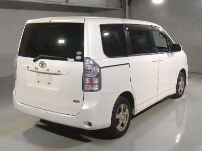 Статистика аукционов Toyota Voxy