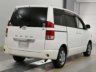 TOYOTA NOAH 2