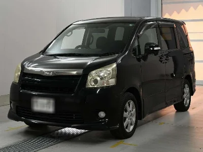TOYOTA NOAH 1
