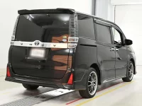 Цена авто Toyota Voxy с аукционов Японии, номер кузова ZRR85W, пробег 181 000, оценка 2