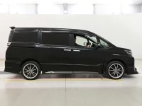 Цена авто Toyota Voxy с аукционов Японии, номер кузова ZRR85W, пробег 181 000, оценка 2