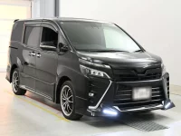 Цена авто Toyota Voxy с аукционов Японии, номер кузова ZRR85W, пробег 181 000, оценка 2