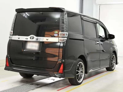 Статистика аукционов Toyota Voxy
