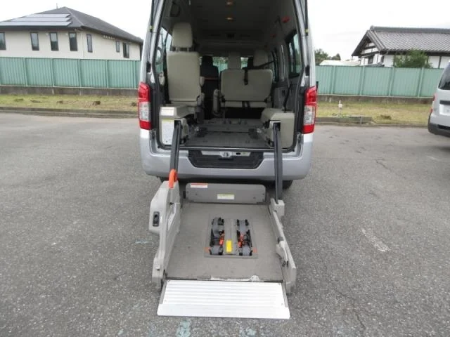 Nissan NV350 Caravan  с аукциона в Японии