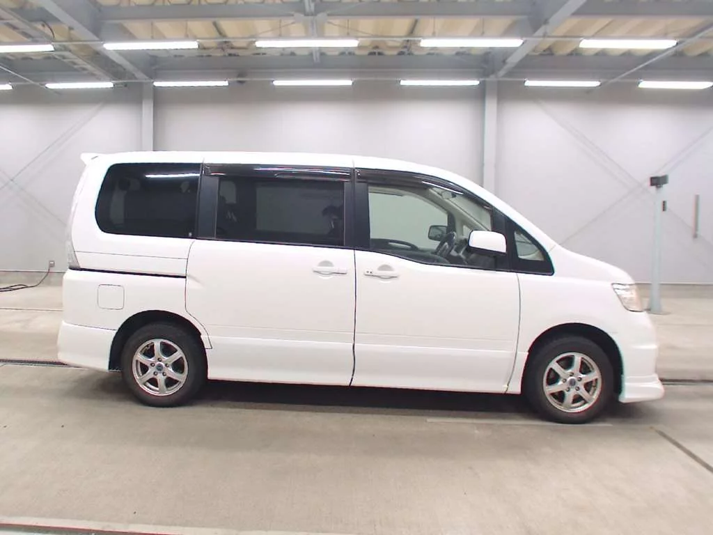 Nissan Serena  с аукциона в Японии